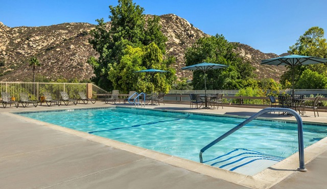 Look No More! Three Great Units, Kitchen, Free Parking, Near Santaya Isabel