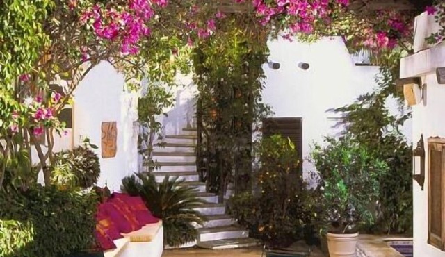 Los Milagros Hotel