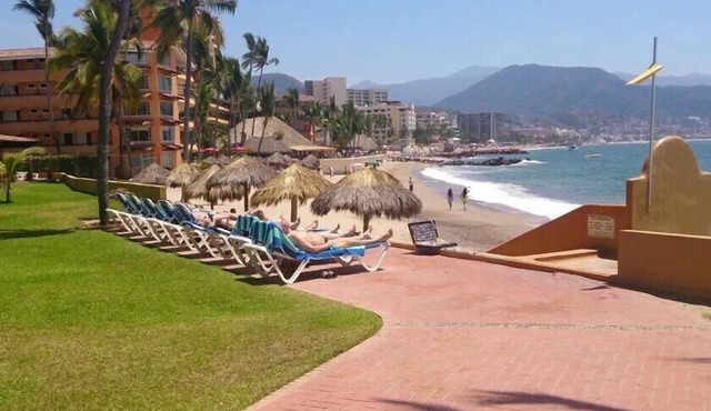 Los Tules Stunning 3BR Condo with Private Balcony and Views