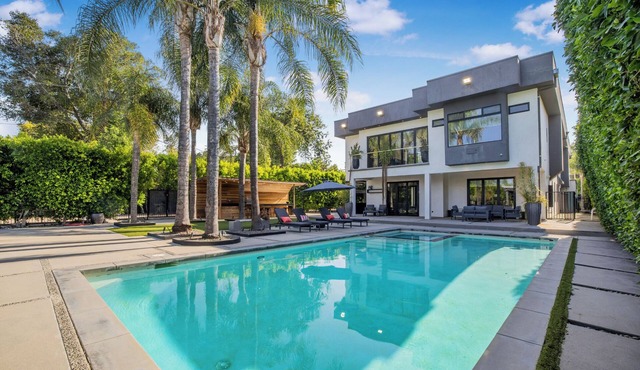 Louise Modern - Luxury Smart Estate in Encino w/Pool, Gym & Spa