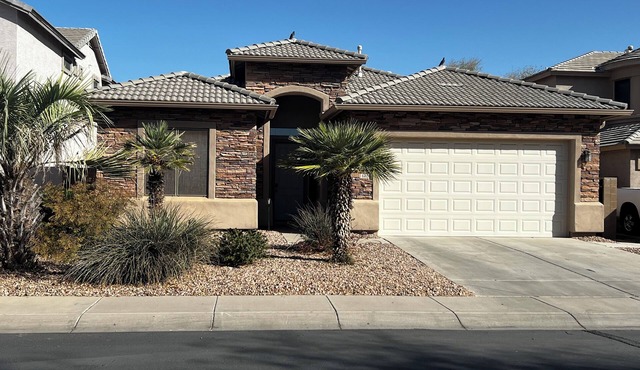 Lovely 3BR ranch home in Maricopa resort community w/pools, courts, fitness ctr