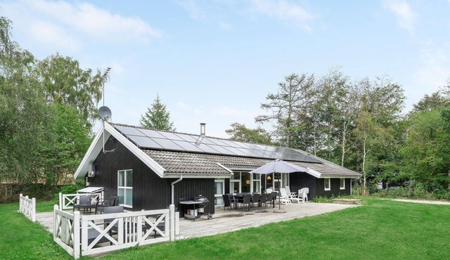 Lovely home in Græsted with kitchen in Græsted