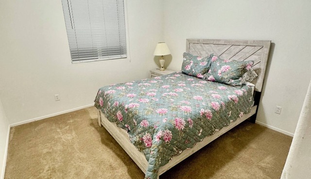 Lovely Room in Hesperia Close to Highway 1