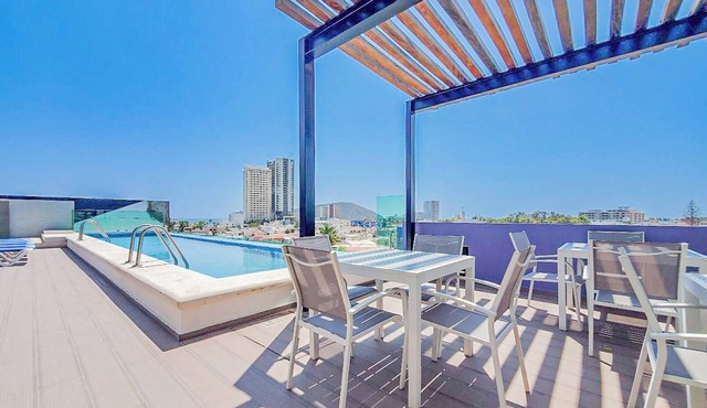 Lujoso Condominio Tiburon a 3 Cuadras de la Playa