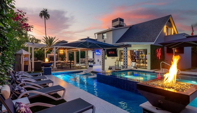 Luminosity Escape Pool Hot Tub Dog-friendly