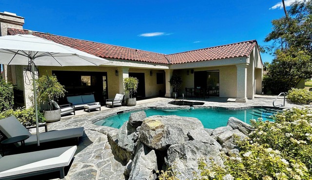 “Luxe Living”: Modern elegance, top-tier amenities, and stunning views, managed by Greenday!