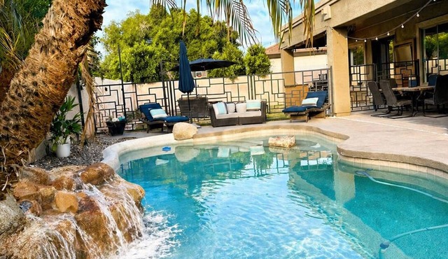 Luxe Retreat- Private Pool -BBQ- Peaceful Retreat- Comfort-Relax-Prime Location