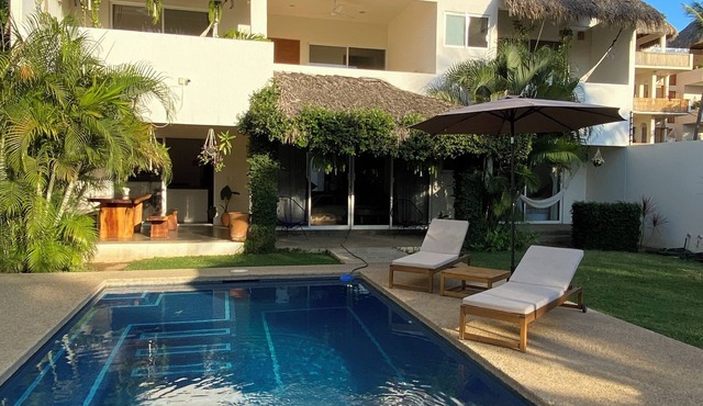 Luxurious 4-bedroom villa with Starlink, AC, Pool, 1 min walk to the beach