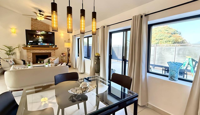Luxurious 3 Bedroom in Ajijic-sleeps 6-private Gym-pickleball Court-golf Cart