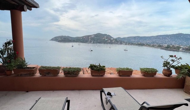 Luxurious Condo with Stunning Bay Views in Zihuatanejo