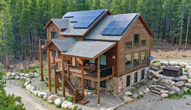 Luxurious Mountain Cabin w/Hot Tub, Starlink Internet, Game Room, Sauna - Chessetts Lodge