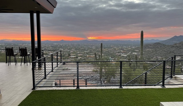 Luxurious Mountain Home with Stunning Views—5 minutes from down town Cave Creek