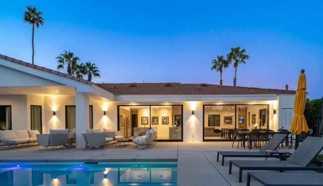 Luxurious, private, and fully-remodeled home in Vista Las Palmas