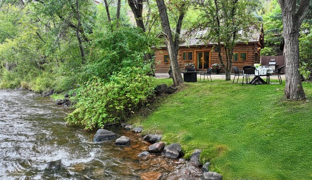 Luxurious Riverfront Cabin on the Frying Pan River - 1 block to Basalt