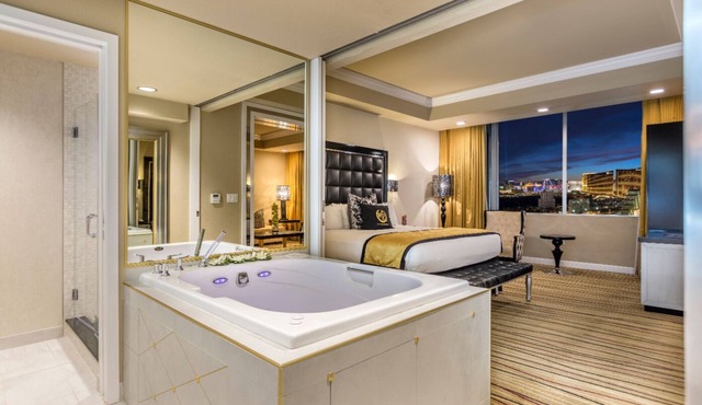 Luxurious, Romantic & Spacious One Bedroom Villa one block from Las Vegas Strip!
