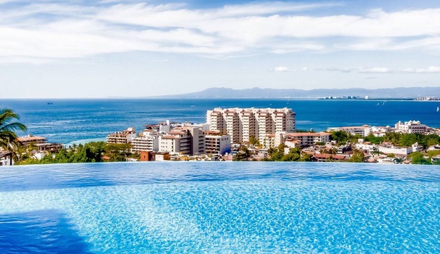 Luxury 14 bedroom Villa in Mexico near Los Muertos Beacho