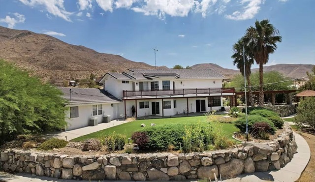 Luxury 3 Bed House in the Hills @HauseOfViews