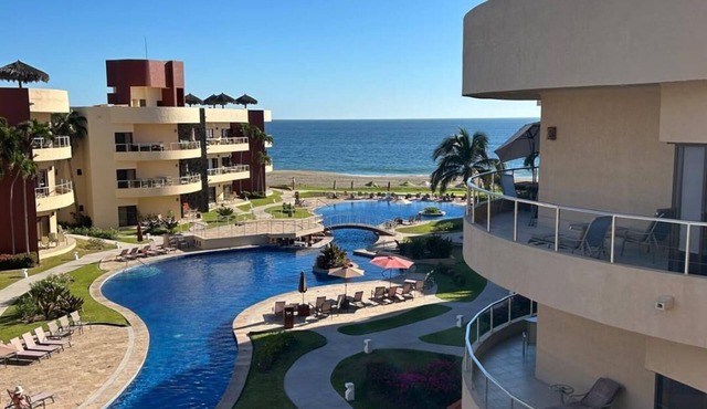 Luxury 3 Bedroom Oceanview Penthouse Condo-Sleeps 8 at Playa Grande,Mexico