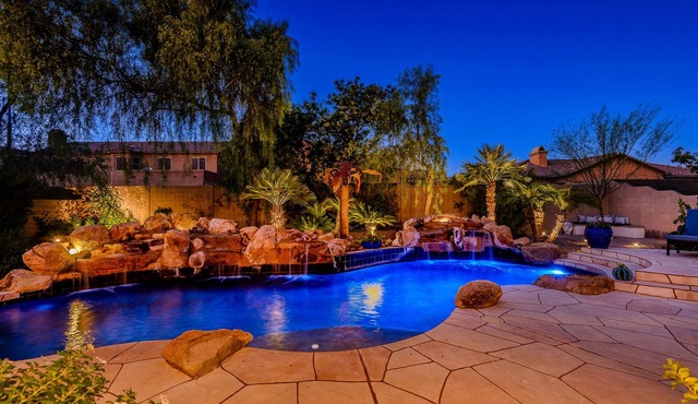 LUXURY 4 BEDROOM OASIS OFFERING 30 DAY MINIMUM RENTALS. Dog friendly!