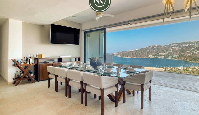 Luxury 4 BR Condo - Amazing Bay View - Pool