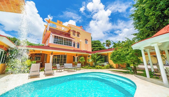 Luxury 5-bedroom Villa with Pool, 24/7 Security and AC