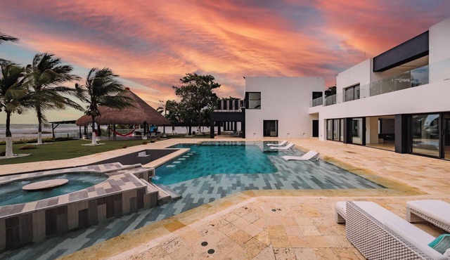 Luxury Beach Front Villa w 2 Private Pools+BBQ