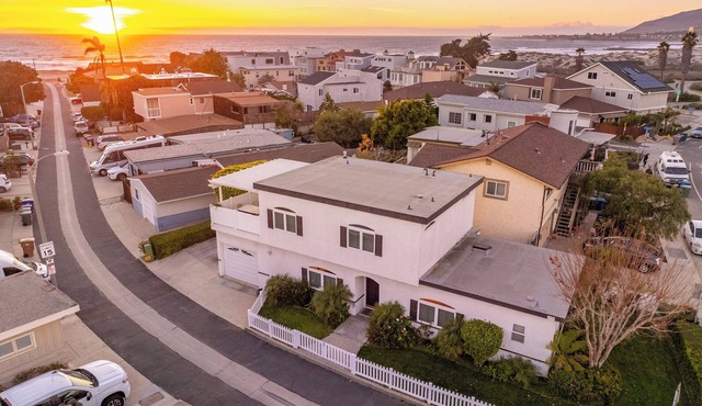 Luxury Beach House 99 Steps from Sand, Pet-friendly