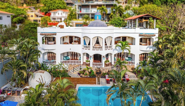 Luxury Beach Living at Alma Vida Retreats
