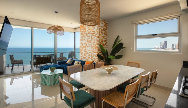 🌴 Luxury Beachfront Apartment in Mazatlan's Golden Zone - Pool & Oceanfront