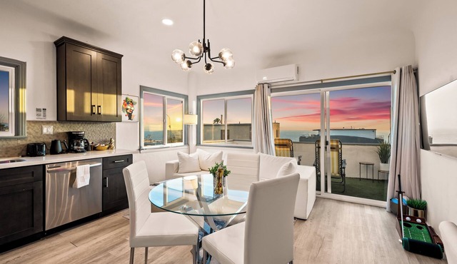 Luxury Beachside Gem + Walk to Beach + Ocean Views in Manhattan Beach