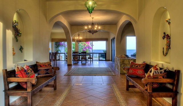 Luxury Bluff Top Vacation Home and Infinity Pool With Starlink Internet