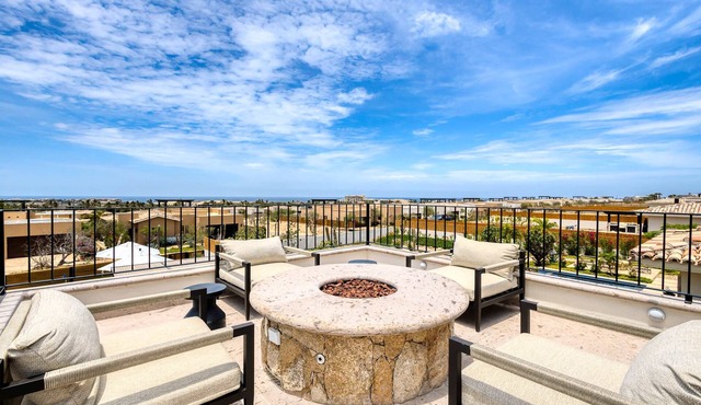 Luxury Coastal Retreat - Pool & World-Class Golf