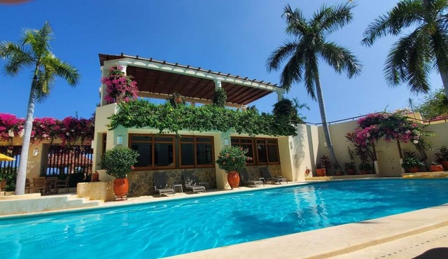 Luxury condo - 2 minutes from the beach