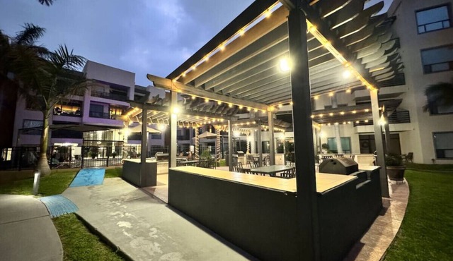 Luxury Condo 3 Bed/2 bath with Pool & Jacuzzi