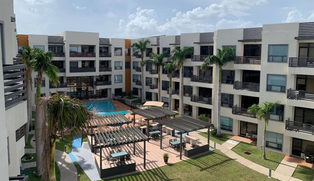 Luxury Condo w. Pool and Jacuzzi