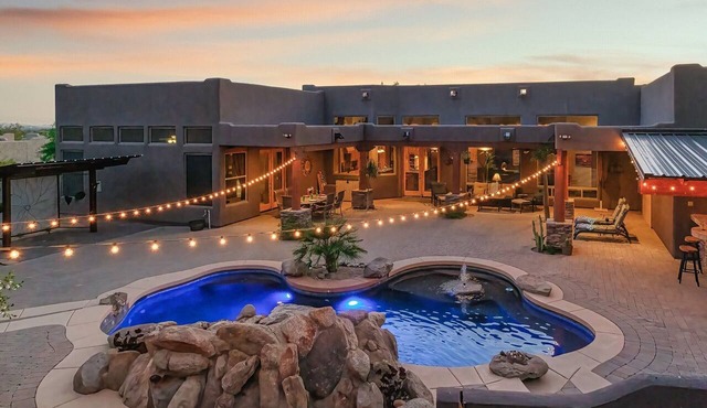 Luxury Desert Escape/Mountain Views~ Private Pool~ King Beds