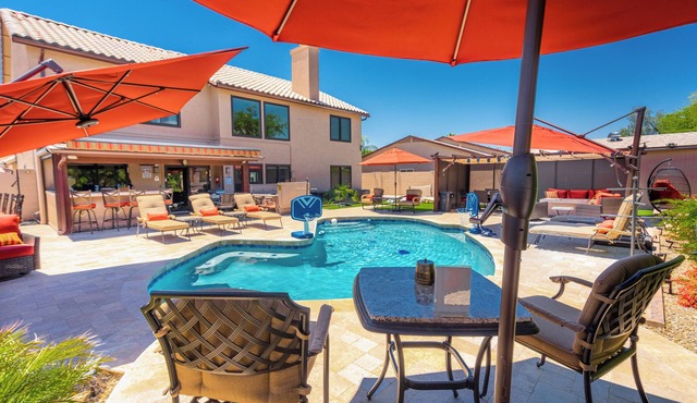 Luxury Family Vacation Home Rental Glendale, AZ, Arizona Retreat Resort-style Outdoor Living with .