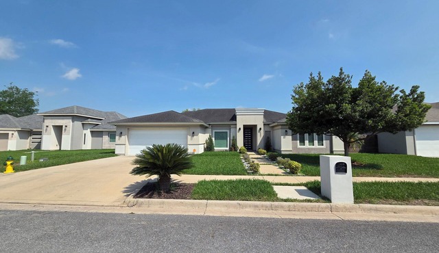 LUXURY, FINELY FURNISHED 3 BEDROOM 3.5 BATH, COVERED PADIO & POOL BROWNSVILLE TX