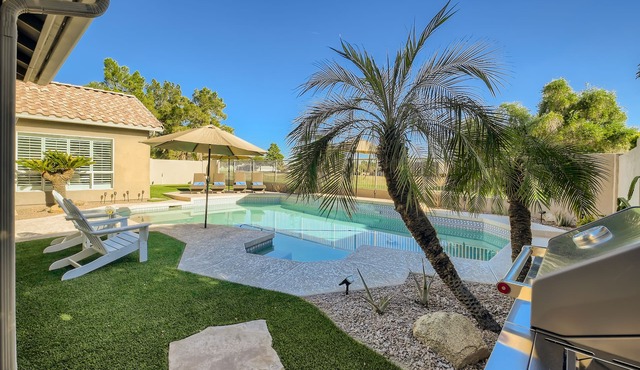 Luxury Golf Course Home, Private Pool, Sleeps 8, Gilbert Arizona