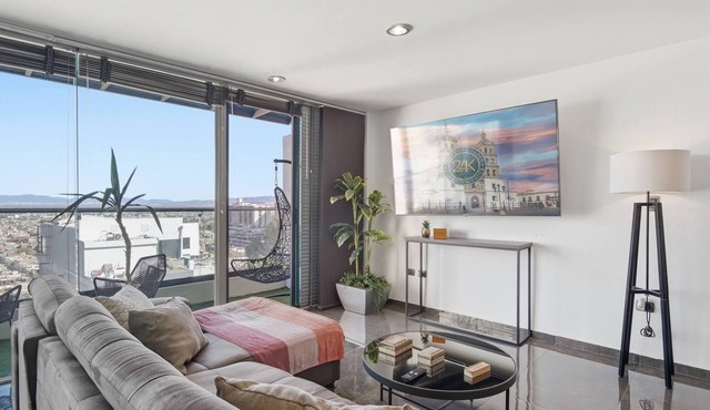 Luxury Hilltop Loft | Balcony + Panoramic Views
