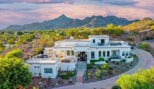 Luxury Home: Breathtaking Views, Salt Pool & Gym