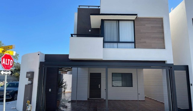 Luxury House with pool 10 minutes from the Airport