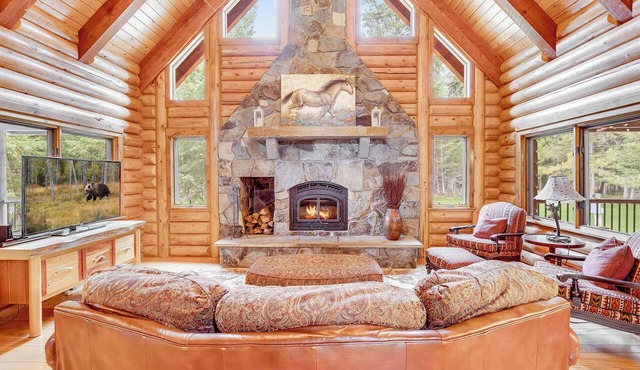 Luxury in Whitefish near Glacier Park Hot Tub 2 King Suites Firepit & Yard