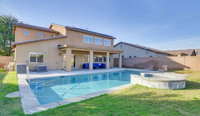 Luxury Indio Home Big 2 story with game room & spa 10 minutes away from Casino