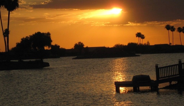 Luxury Lakefront 4 Bedroom Home W/Fishing, Golf, TV/Skydiving/Snowbird Favorite