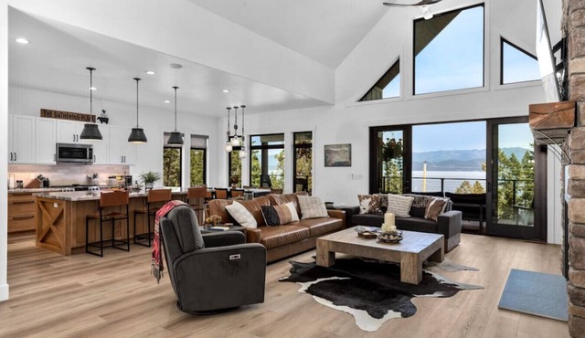 Luxury Lakeside Retreat w/Panoramic Flathead View