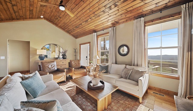 Luxury Mountain Retreat with Grandfather Mountain Views | Sleeps 16 | Game Room | Chef's Kitchen in Seven Devils