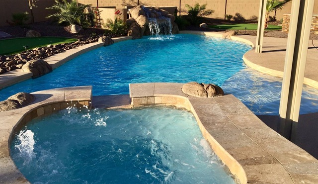 Luxury new home, pool/spa, putting greens, mist system, pool table
