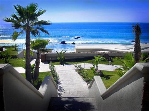 'Luxury Oceanfront Penthouse with Pools, Jacuzzis and Spectacular Ocean Views'