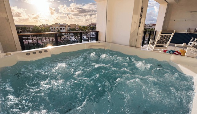 Luxury Penthouse For 13 W/Jacuzzi, Beach Access & View To The Marina At Cap Cana